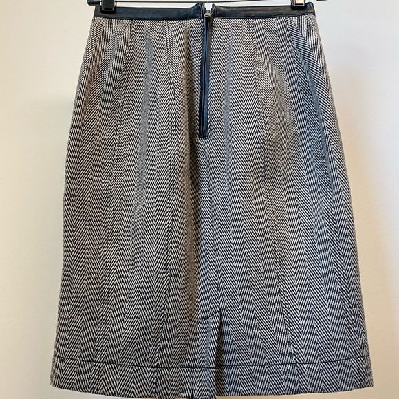 Burberry Brit wool pencil skirt. - Picture 2 of 5